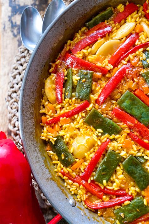 Authentic Spanish Vegetable Paella So Good You Won´t Miss The Meat