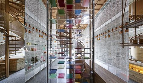 Waterfroms Molecure Pharmacy In Taiwan Offers A More Interactive
