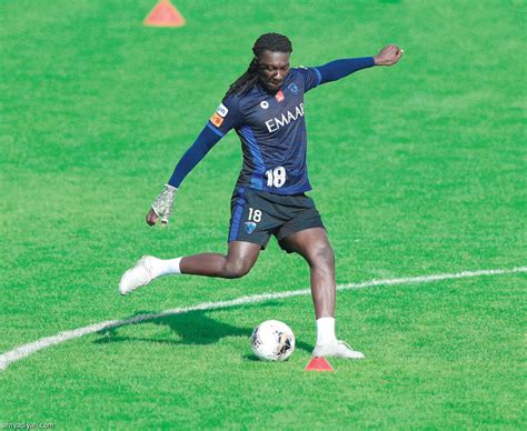فاز الفرنسي بافيتيمبي جوميز، محترف الفريق الأول لكرة القدم في نادي الهلال، بأجمل هدف في الجولة الـ23 من عمر. جوميز: هدفنا تشريف الكرة السعودية | صحيفة الرياضية