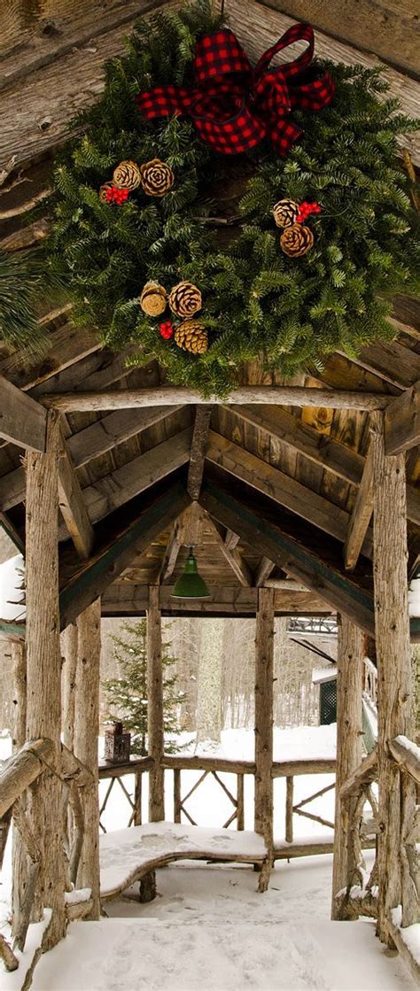 This year we decorated our home with a natural rustic cozy cabin feel and today i'm sharing a little tour of the space we will be living in this holiday season. 33 Cute Log Cabin Christmas Decorations | Log cabin ...