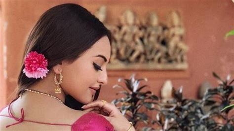 Sonakshi Sinha Debuts Rajjos First Look From Dabangg 3 See Pic