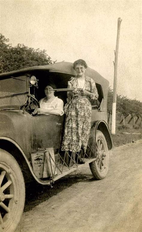 14 Vintage Photos That Remind You Of Bonnie And Clyde Vintage Pictures