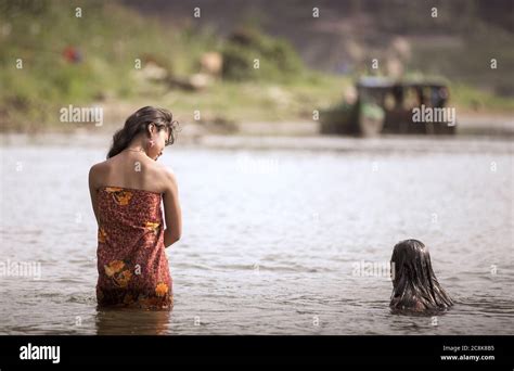 Chittagong Bangladesh 25th February 2016 Bangladeshi Ladies Bathing