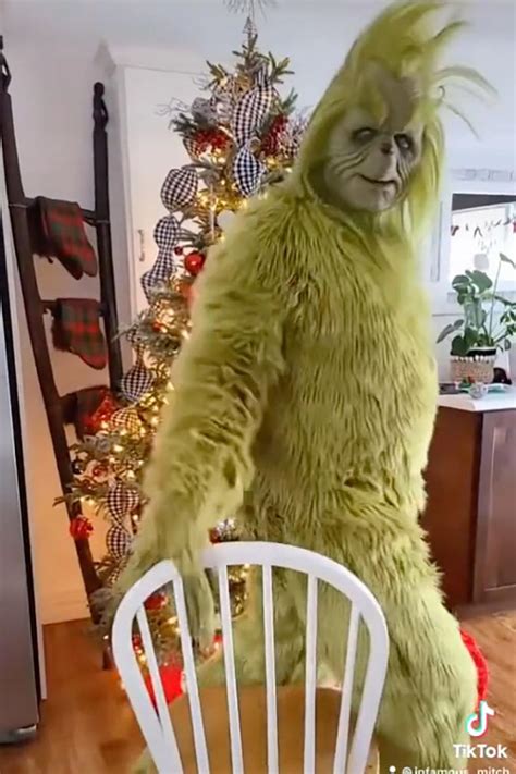 I Turned Myself Into A Sexy Grinch Just In Time For Christmas Today Breeze