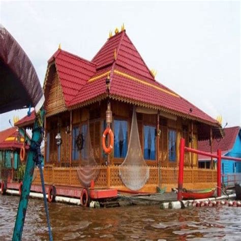 Rumah adat adalah rumah yang dibangun dengan cara yang sama dari generasi kegenerasi dan tanpa atau sedikit sekali mengalami perubahan. Rumah Adat Bangka Belitung dan Penjelasannya Terlengkap