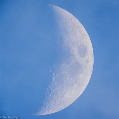Daytime Waxing Crescent Moon 34 Full 228788 Miles Away Flickr