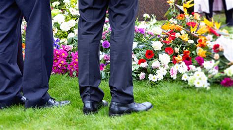 9 Dos And Donts Of Funeral Etiquette Mental Floss