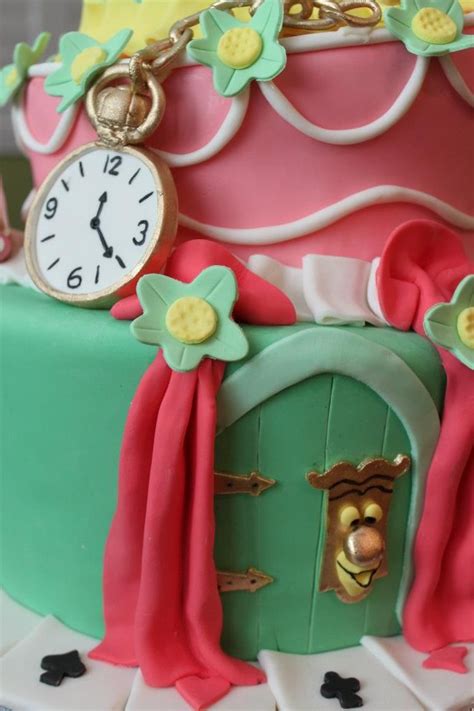 How Cute Is This Cake Alice In Wonderland Cakes Mad Hatter Tea