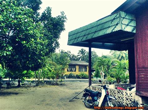 Mandi di sungai betapa indahnya negeri ini. Aku pelbagai-bagai benda: KAMPUNG HALAMAN KU