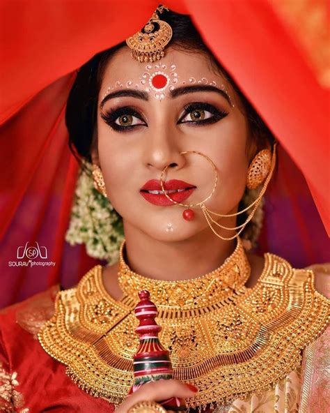Pin By Priyanka Roy On Bengolibride Indian Bride Makeup Bengali Bride Bride Photoshoot