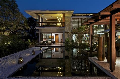 Courtyard House By Hiren Patel Architects Architecture And Design