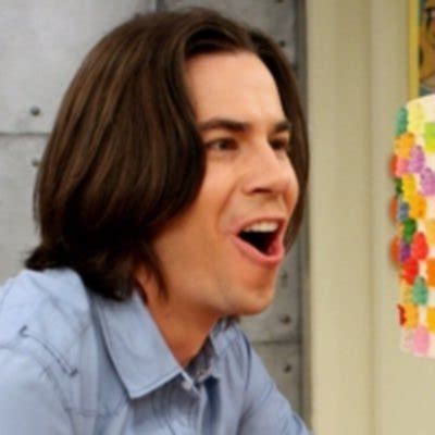 The nickelodeon sitcom icarly centers on carly shay, who creates her own web show with her best friends sam and freddie. Spencer from icarly on Twitter: "When you eat yogurt do ...