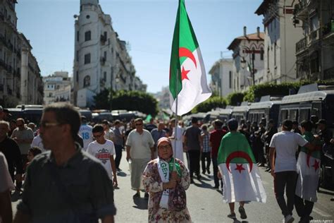Thousands Protest In Algeria In Support Of Hirak Middle East Monitor