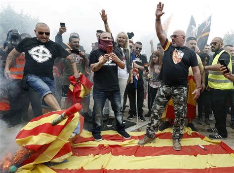 La ultraderecha anuncia otro partido para concurrir a las europeas Cataluña EL PAÍS
