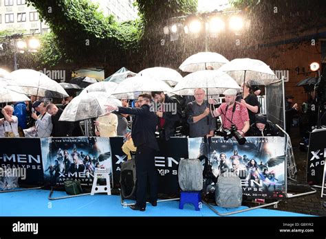 X Men Apocalypse Global Fan Screening London Stock Photo Alamy