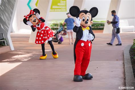 Mickey And Minnie Physically Distanced Meet And Greet Debuts In Epcot