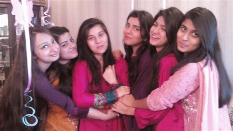 Desi Pakistani Cute College Girls New Hd Photos