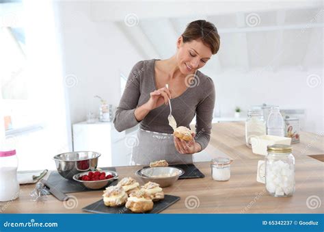 Woman In Kitchen Preparing Cupcakes Stock Image Image Of Confectioner
