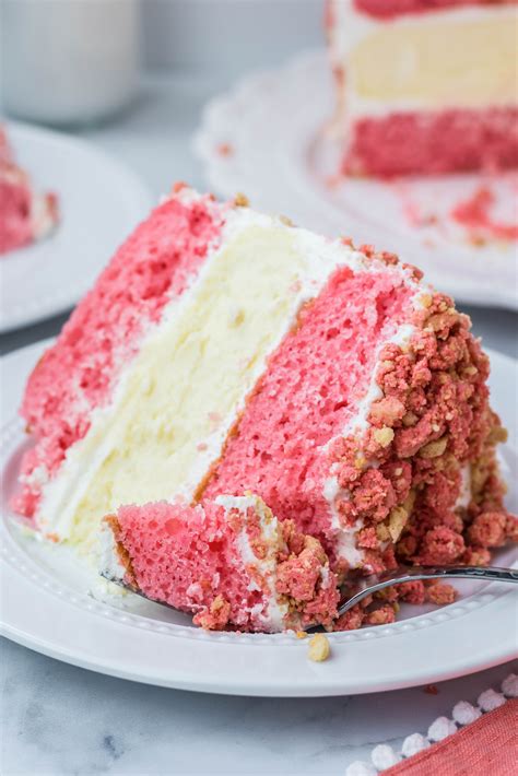 If a cake recipe tells you to butter and flour a tin then do so. Strawberry Shortcake Cheesecake Cake! | Recipe in 2020 ...