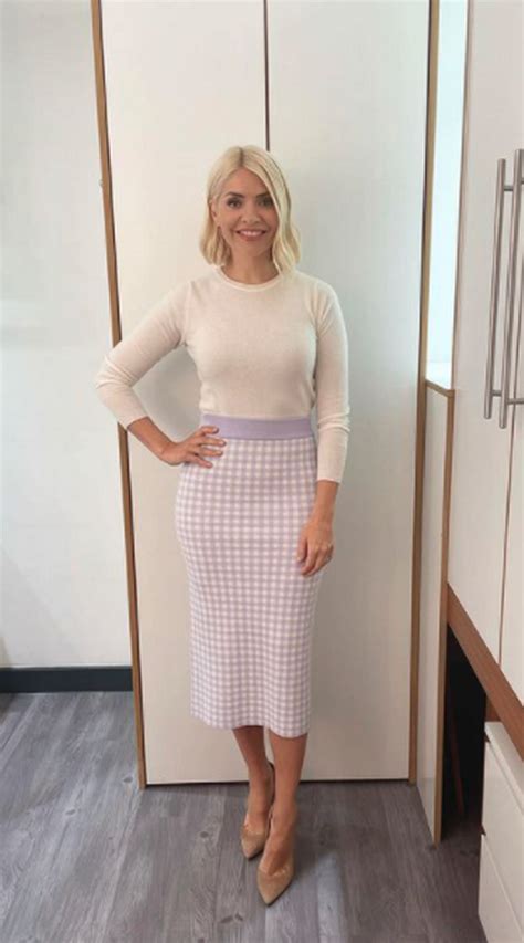 Holly Willoughby Looks Gorgeous In Zara Pencil Skirt On This Morning