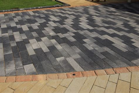 Essential Tips To Choose The Best Outdoor Paving Tiles