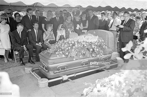 Jayne Mansfield Funeral Celebrities Who Died Young Photo 41245239