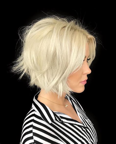 It works with pretty much all types of hair, from straight to wavy and curly. 10 Classic Short Bob Haircut and Color, 2020 Best Short ...