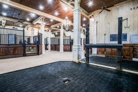 Pin By Kendall B On Home Ii Luxury Horse Barns Dream Barn Stables