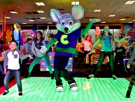The Rise And Fall Of Chuck E Cheese Which Just Filed For Bankruptcy