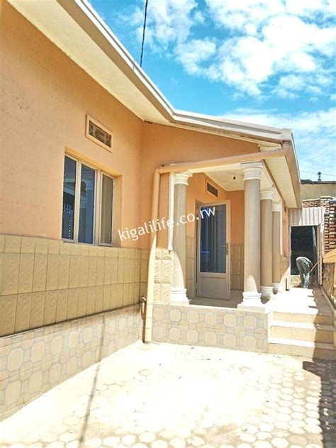 Zero required down payment also take over payments with first last month rent 4 Bedrooms house for rent in Kacyiru at 350k