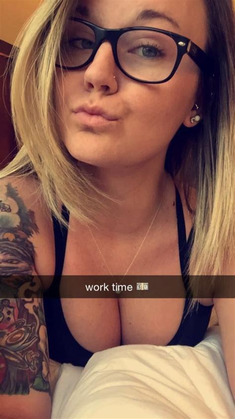 Chivettes Bored At Work 31 Photos Cutebeautiful Women
