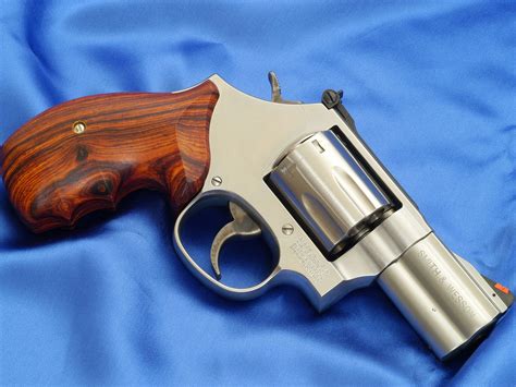 Smith And Wesson Revolver Wallpaper And Background Image 1600x1200 Id