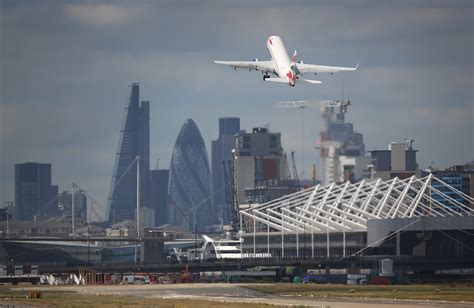 London City Airport Shut After Ww2 Bomb Found In Thames