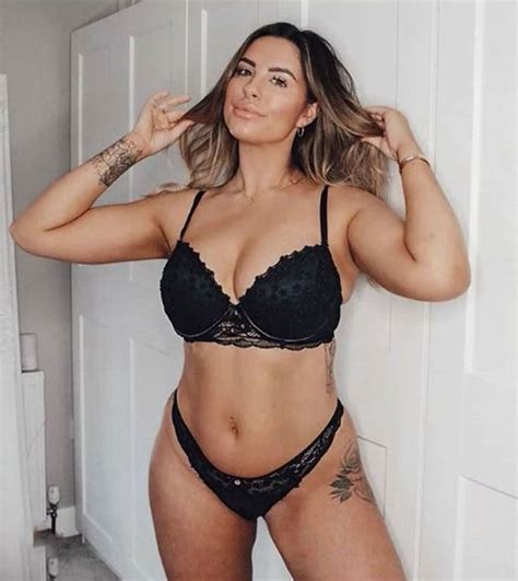 Love Island Babe Jessica Shears Poses Completely Nude For Post Shower