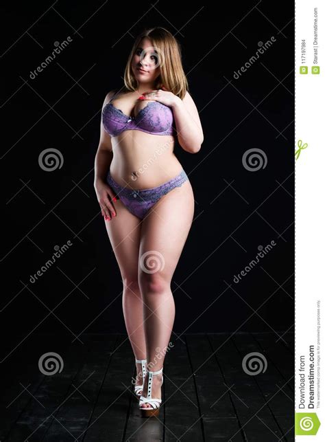 Plus Grootte Sexy Model In Lingerie Vette Vrouw Op Zwarte