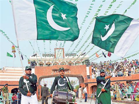 Patriotism And Pride On Pakistan Independence Day Pakistan Gulf News