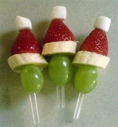 If you're one of those super while you certainly don't need a recipe to pull of this appetizer, we thought we'd lay out a few. Christmas Grinch Fruit Bites | Recetas Navideñas ...