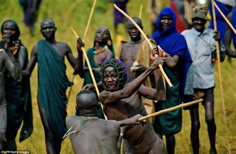 Stunning Images Show Tribesmen Taking Part In Fighting Ritual