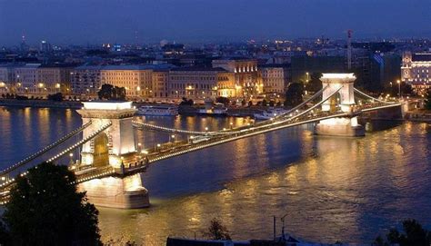 Budapesti Duna-hidak díszkivilágítása