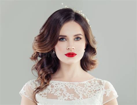 Glamorous Woman Bride With Classic Makeup Beautiful Female Face Stock Image Image Of Haircut