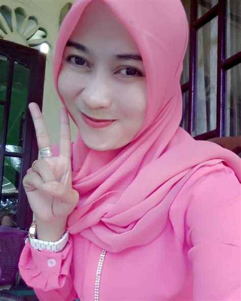 Foto Selfie Cewek Hijab Manis Tante Ara