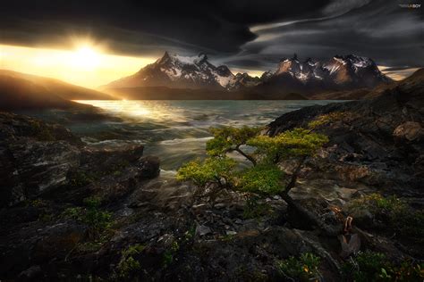 Expose Nature Sunset With Lenticular Cloud In The Patagonia Region