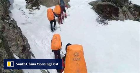 Two Chinese Hikers Dead 23 Missing After Getting Trapped In Snowstorm