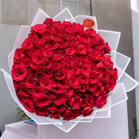 A Garden Of Red Roses 100 Stem Bouquet Midas Flowers Delivery