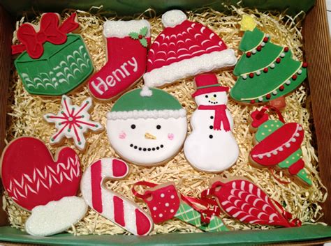 Some families have traditional cookies they make year after year, but if you want to try other top most popular christmas cookies include sugar cookie m&m's bars (beloved in five states), sugar. Large Traditional Christmas Cookie Bundle | Traditional ...