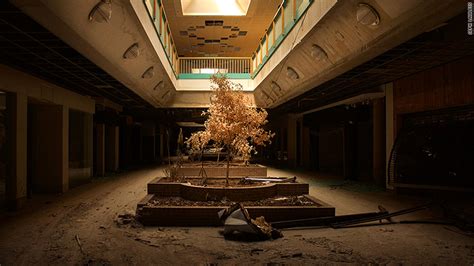 Abandoned Mall Photos Tell An Eerie American Story