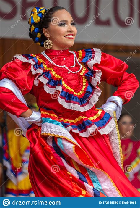 Mexican Dancers In Traditional Costume Editorial Image Image Of