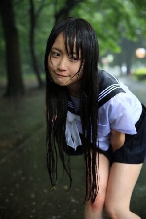 am i the only one who loves seifuku girls getting wet in the rain just pure wetlook