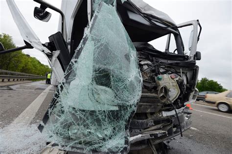 Fotostrecke Fünf Lastwagen auf A8 verkeilt Stau Chaos nach schwerem