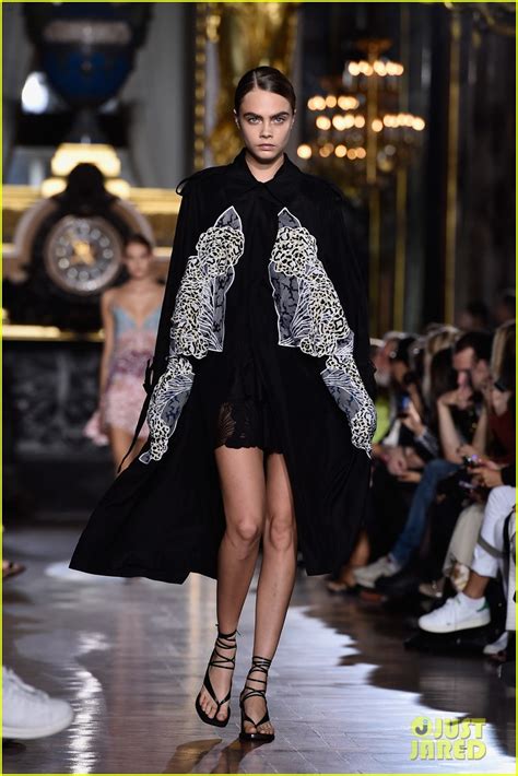 Cara Delevingne Fiercely Hits The Runway For Stella Mccartney Photo